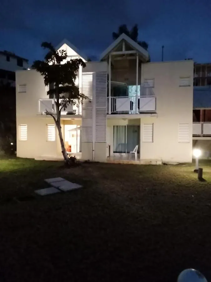 Charmant Appartement A La Trinite Avec Piscine Partagee 40 M²
