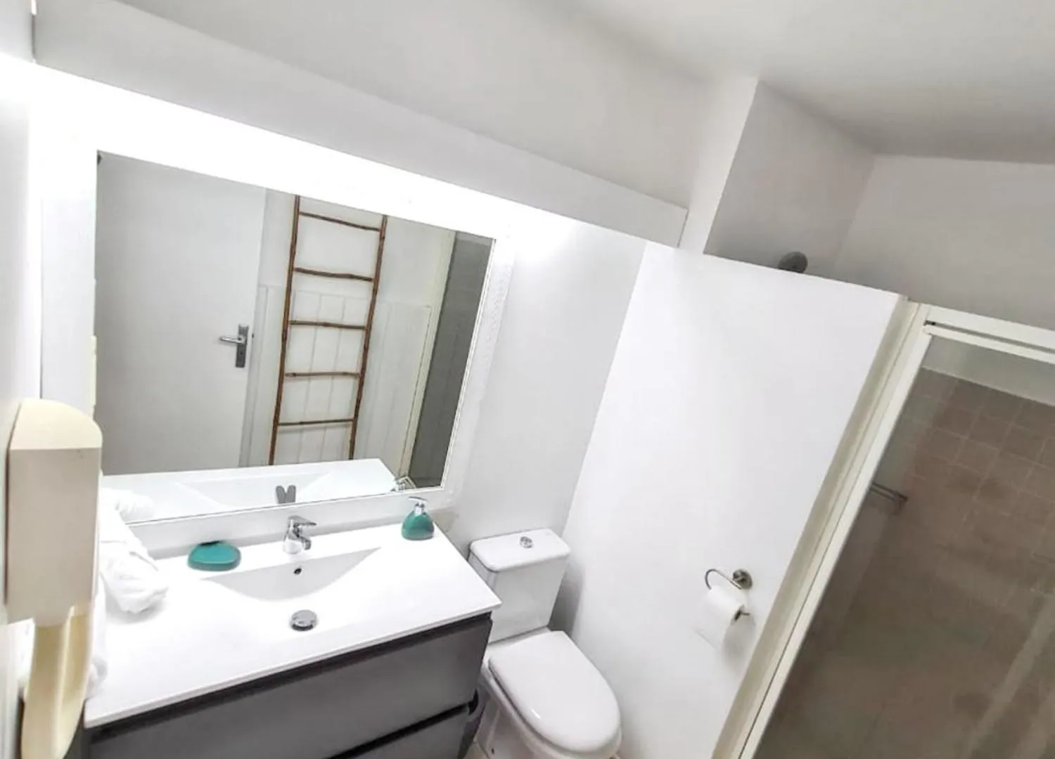 Charmant Appartement A La Trinite Avec Piscine Partagee 40 M² Apartamento