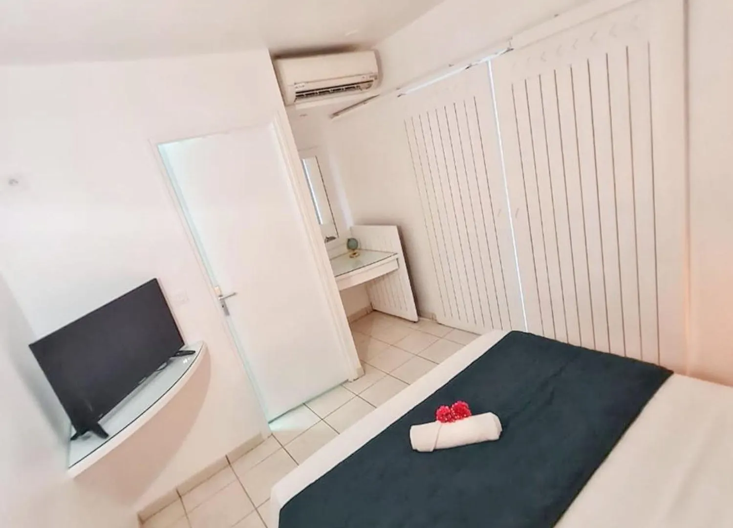 Charmant Appartement A La Trinite Avec Piscine Partagee 40 M² 0*,